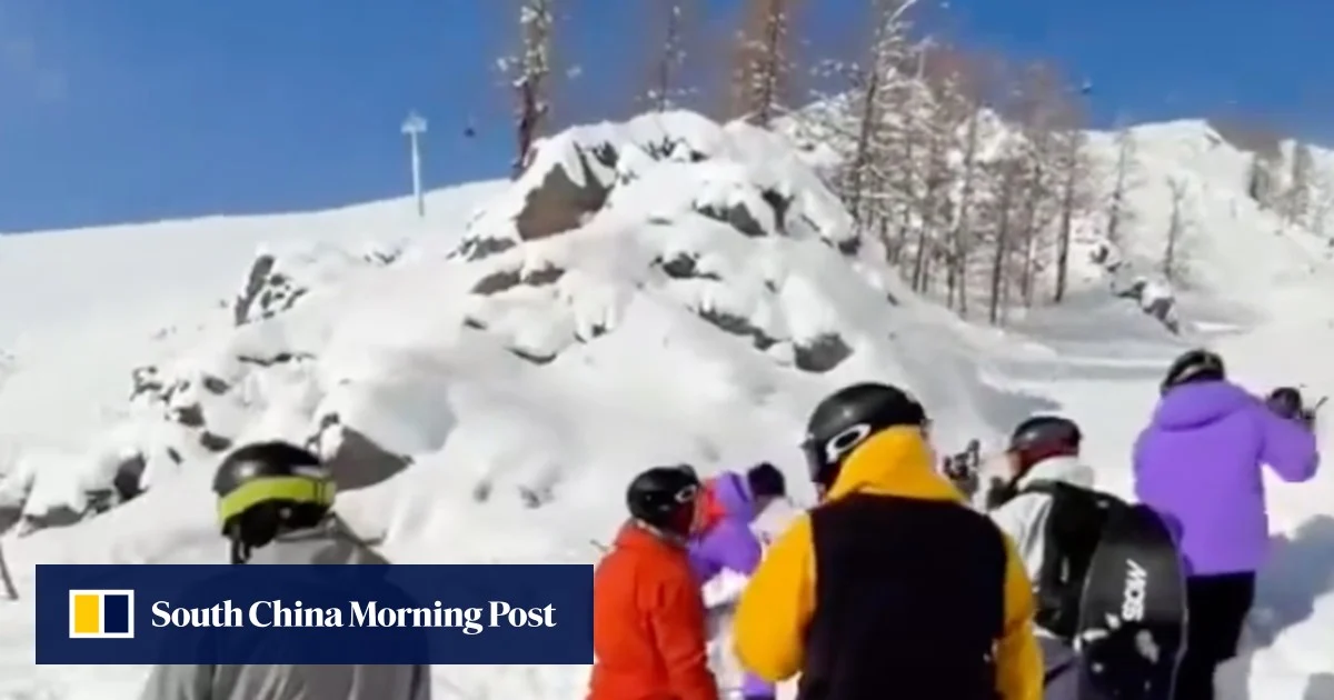 Лавина в ски курорт в Синдзян отне човешки живот