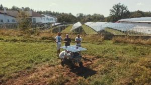 Робот за плевене в биоземеделието