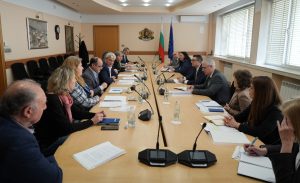 Министър Дилов и КНСБ се договориха за възобновяване работата на отрасловите съвети за тристранно сътрудничество