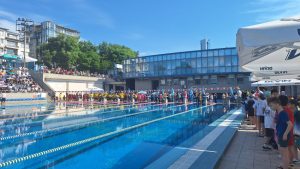 Над 300 деца взеха участие в плувния празник „Здравей, лято!“