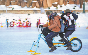 Зимно забавление горещо привличане за туристи от близо и далеч