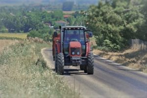 Трактор без регистрация управляван от шофьор без книжка засечен в Долна баня (Костенец, Новини)